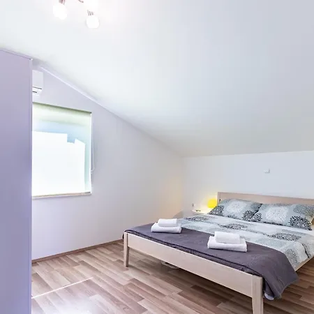 With Parking Space Bilice, Krka - 13545 Appartement *