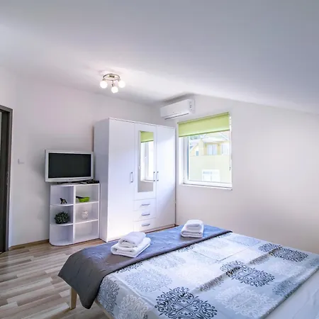 Apartman With Parking Space Bilice, Krka - 13545