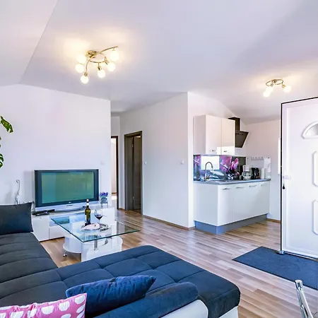Apartman With Parking Space Bilice, Krka - 13545 Šibenik