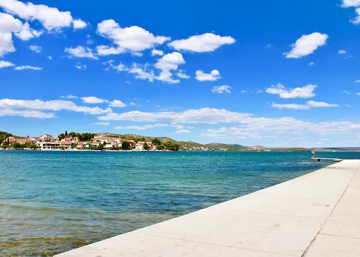 With Parking Space Bilice, Krka - 13545 Appartement